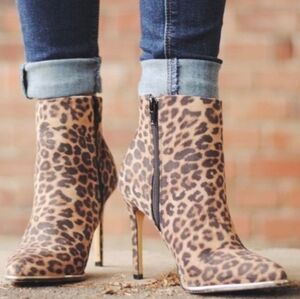 NWT Express Runway Collection Ankle Boots Womens 8 Leopard Print Pony Hair Heels